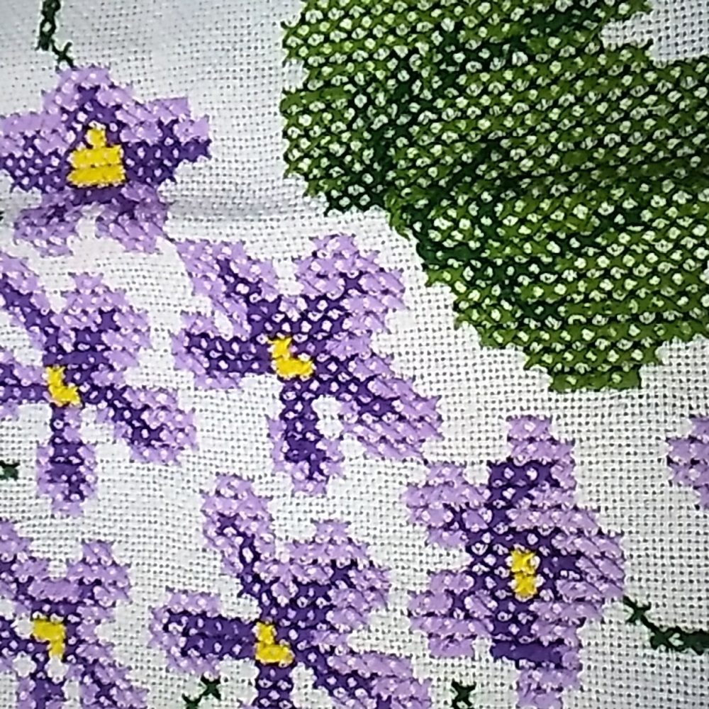 EMBROIDERED 60"x 90"  Oblong Tablecloth VIOLETS White VINTAGE 🍃